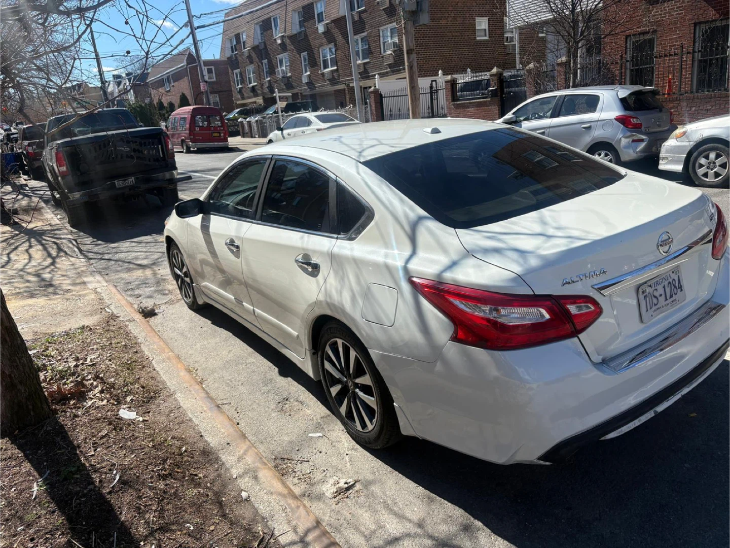 White Nissan Altima Sedan - photo 4