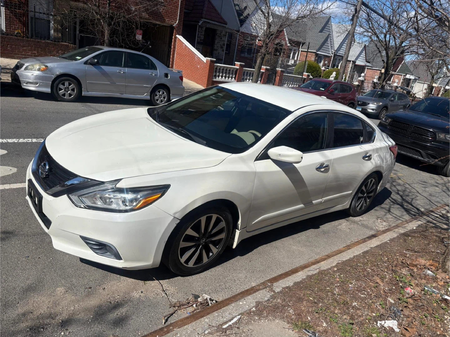 White Nissan Altima Sedan - photo 3
