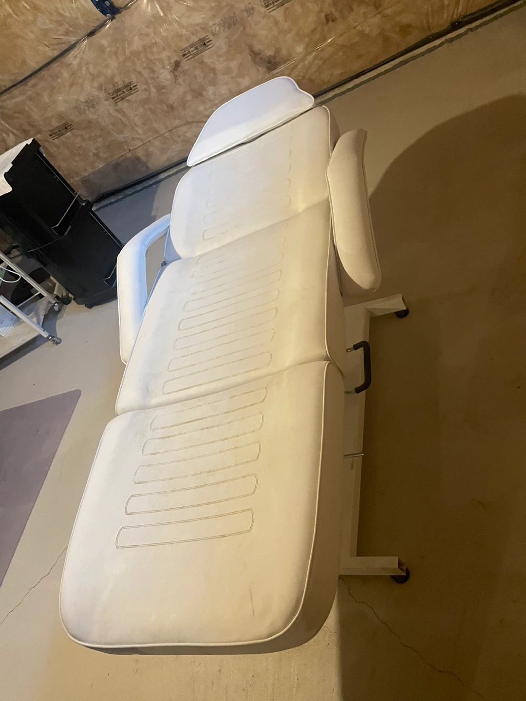 White Massage Table/Facial Bed - photo 2