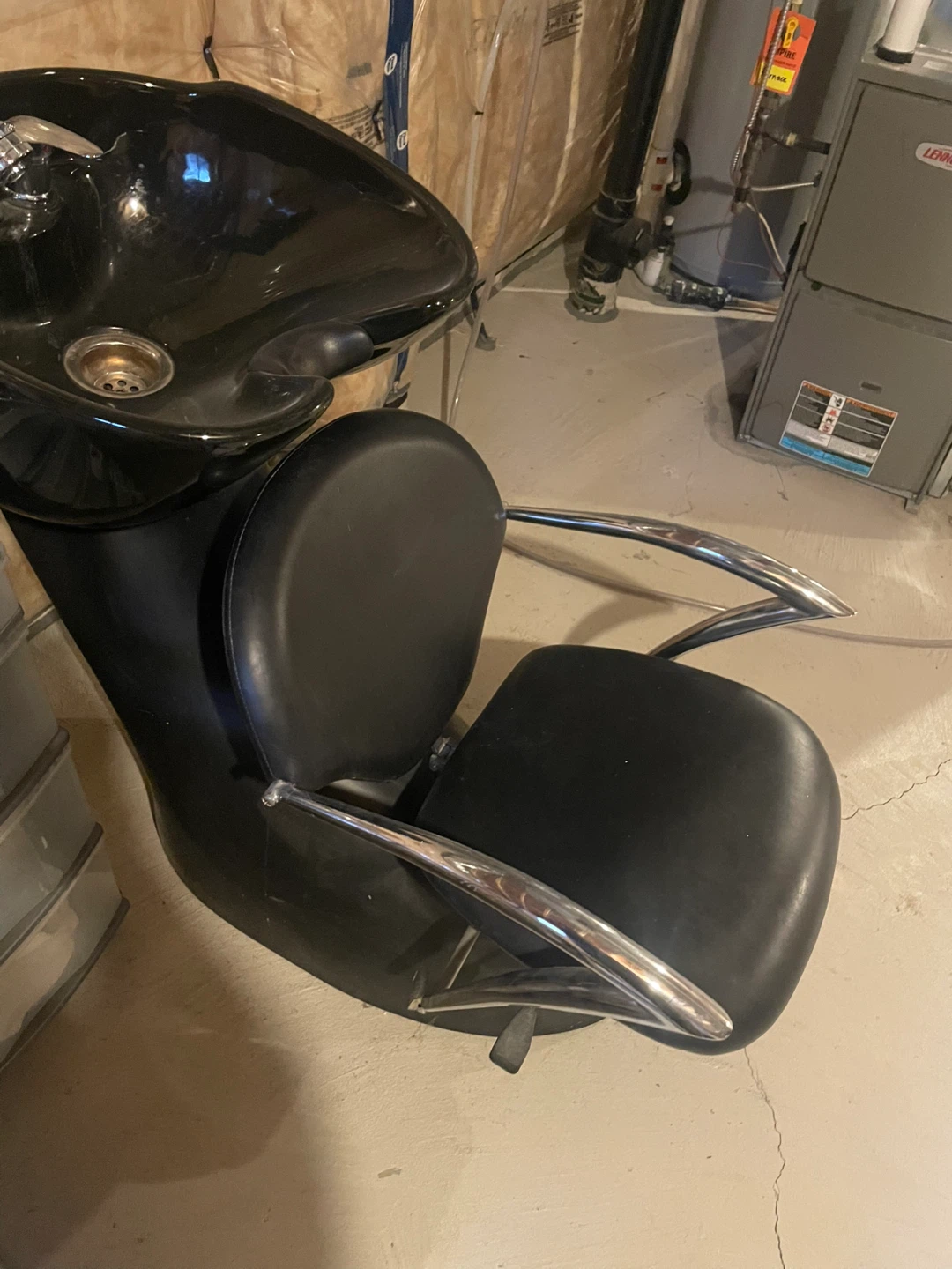 Black Salon Shampoo Chair and Sink