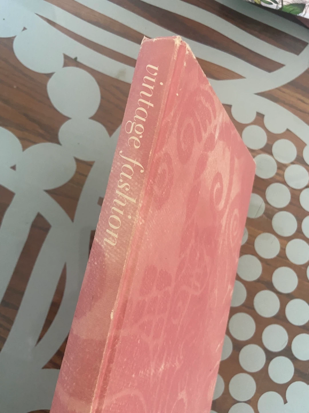 Vintage Fashion: Collecting and Wearing Designer Classics Book