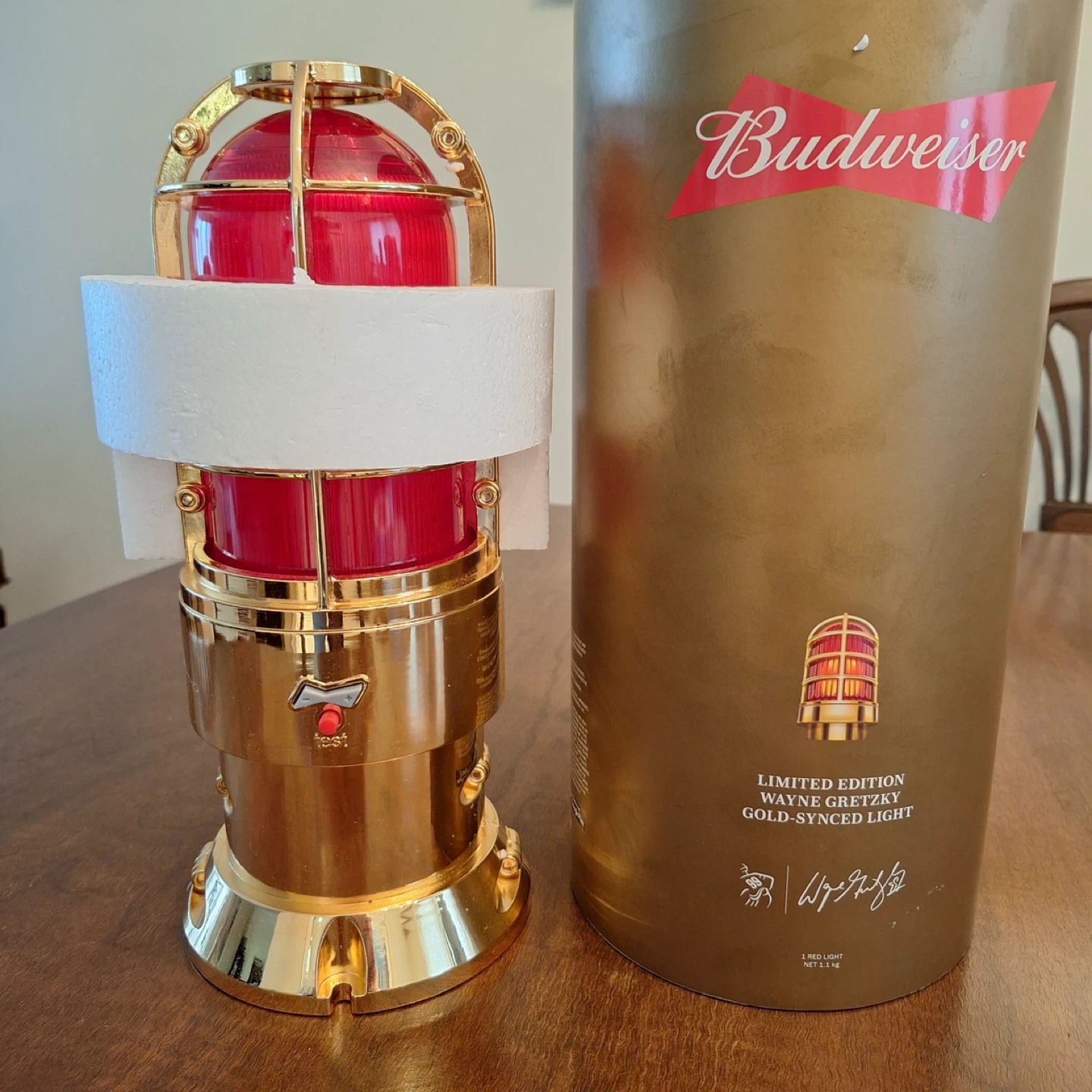 Budweiser Limited Edition Wayne Gretzky Gold-Synced Light