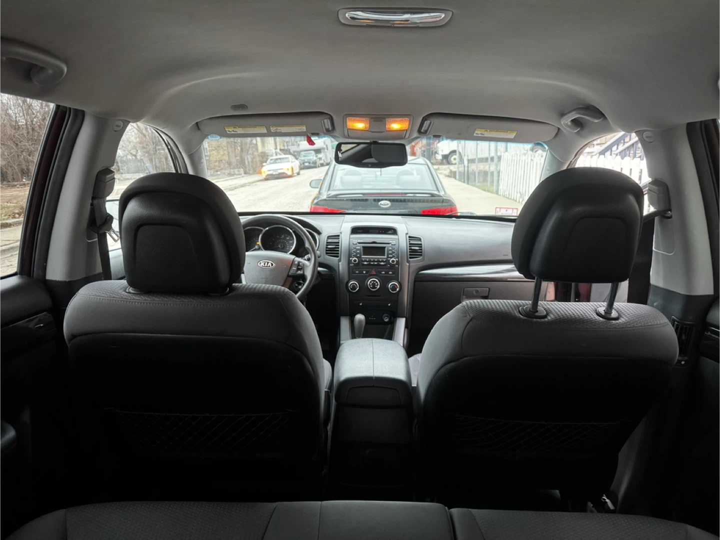 Kia Sorento Interior Dashboard and Steering Wheel - photo 3