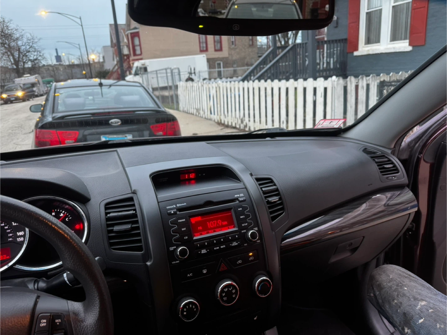Kia Sorento Interior Dashboard and Steering Wheel - photo 2