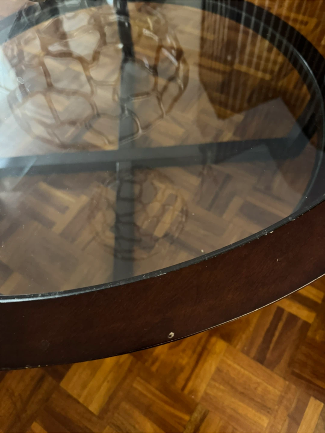 Large round Coffee Table with Glass Top (40 inches) - photo 4