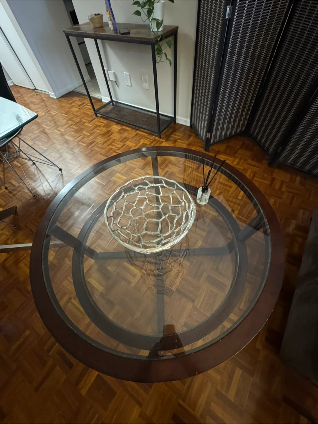 Large round Coffee Table with Glass Top (40 inches) - photo 3
