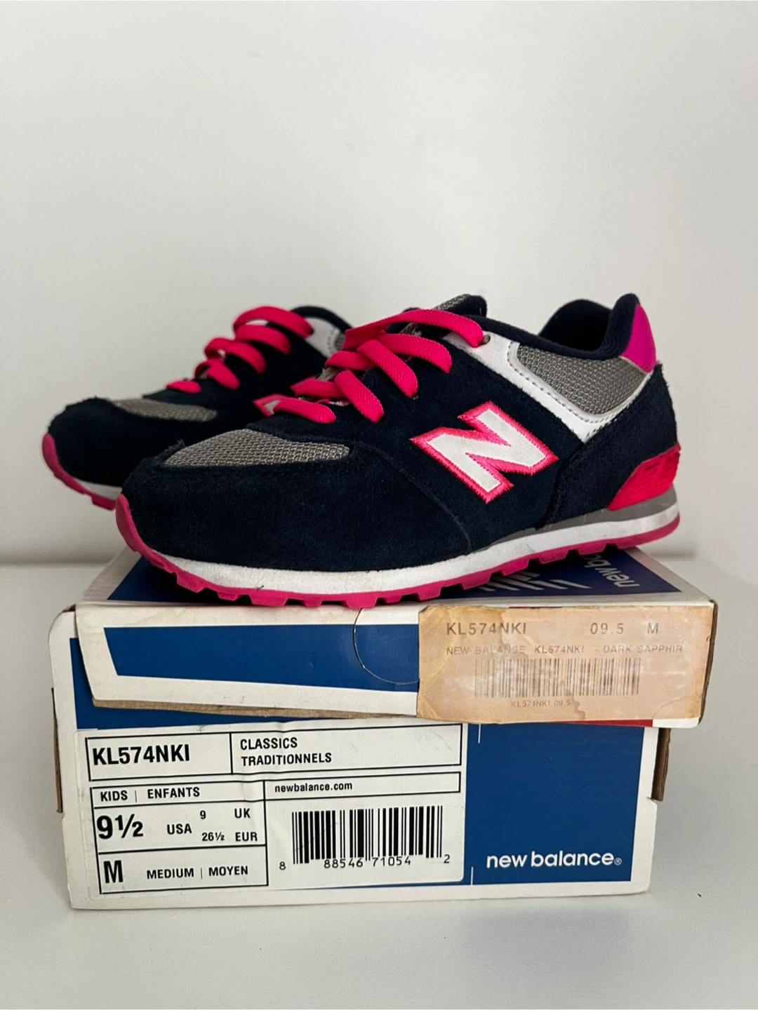 New Balance 574 Kids Shoes - Size 9.5 Wide