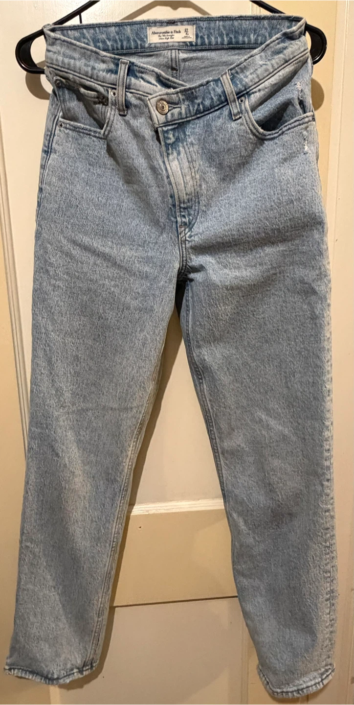Abercrombie & Fitch Light Wash Denim Jeans Size 28