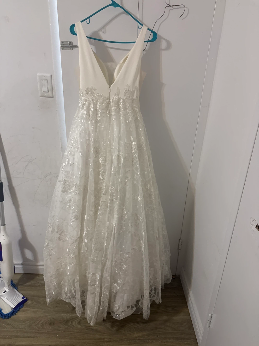 White Lace Wedding Dress - photo 2