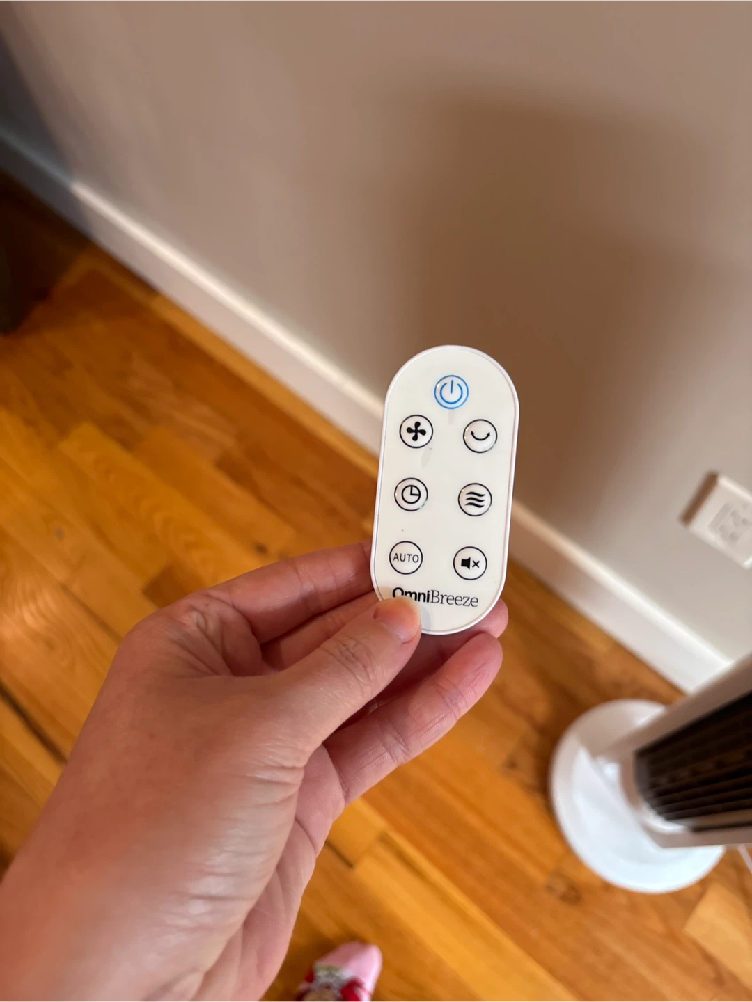 OmniBreeze White Tower Fan with Remote - photo 2