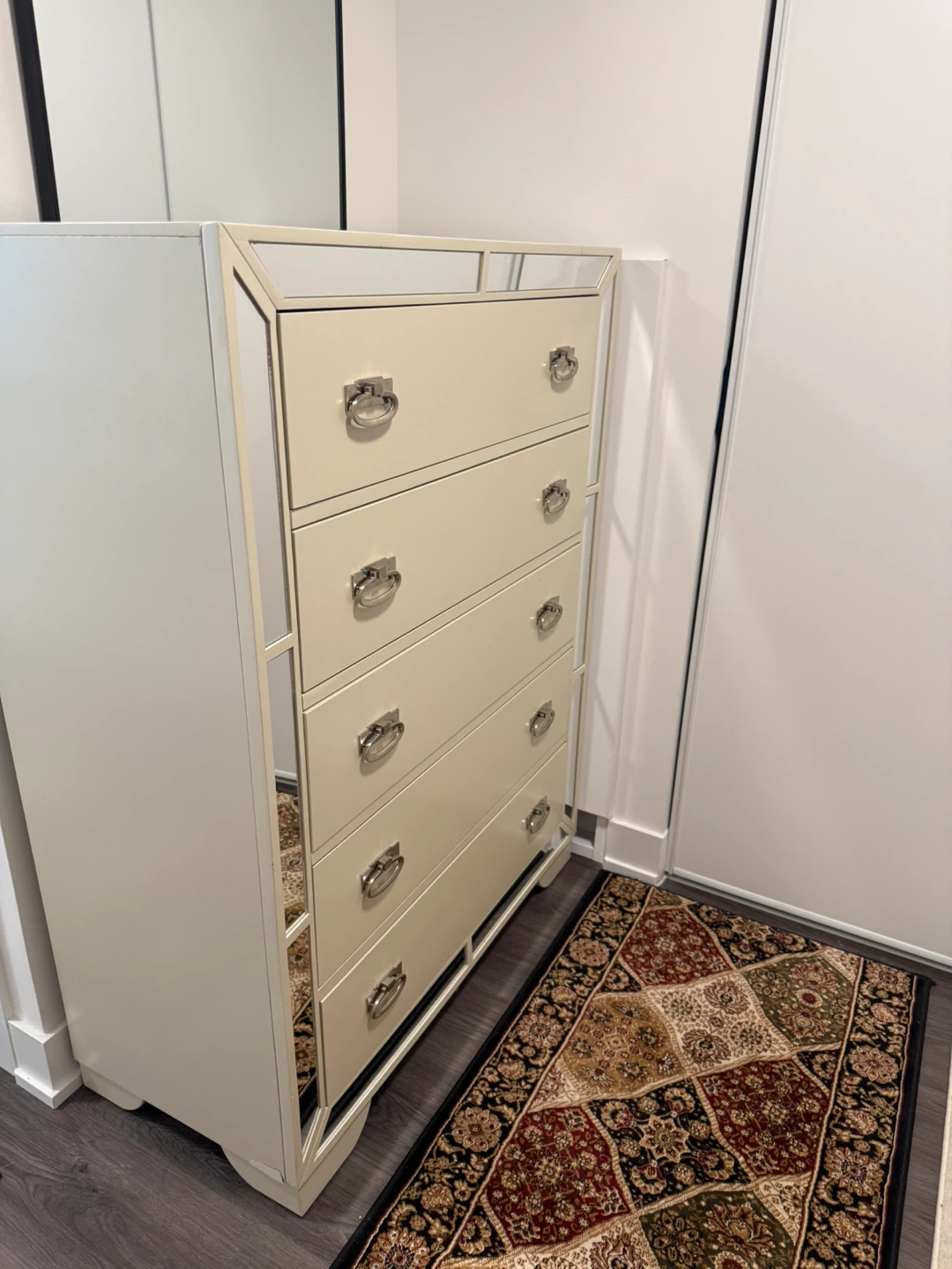 5-Drawer Dresser with Mirrored Accents - photo 2