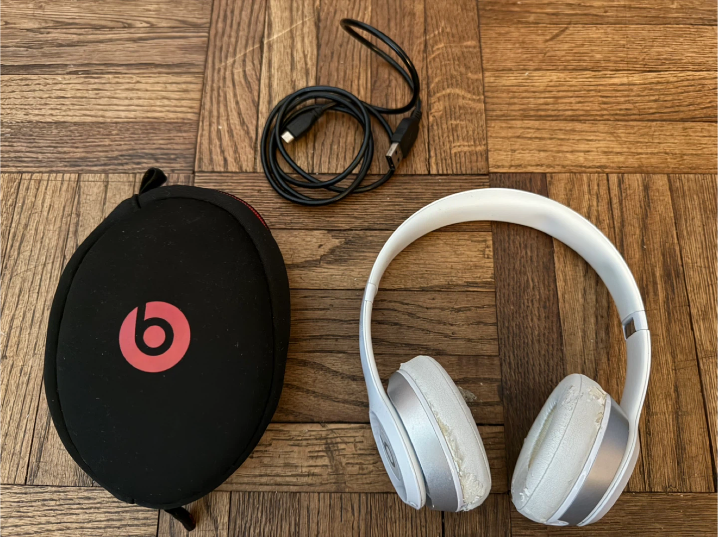 White Beats Solo3 Wireless Headphones for sale