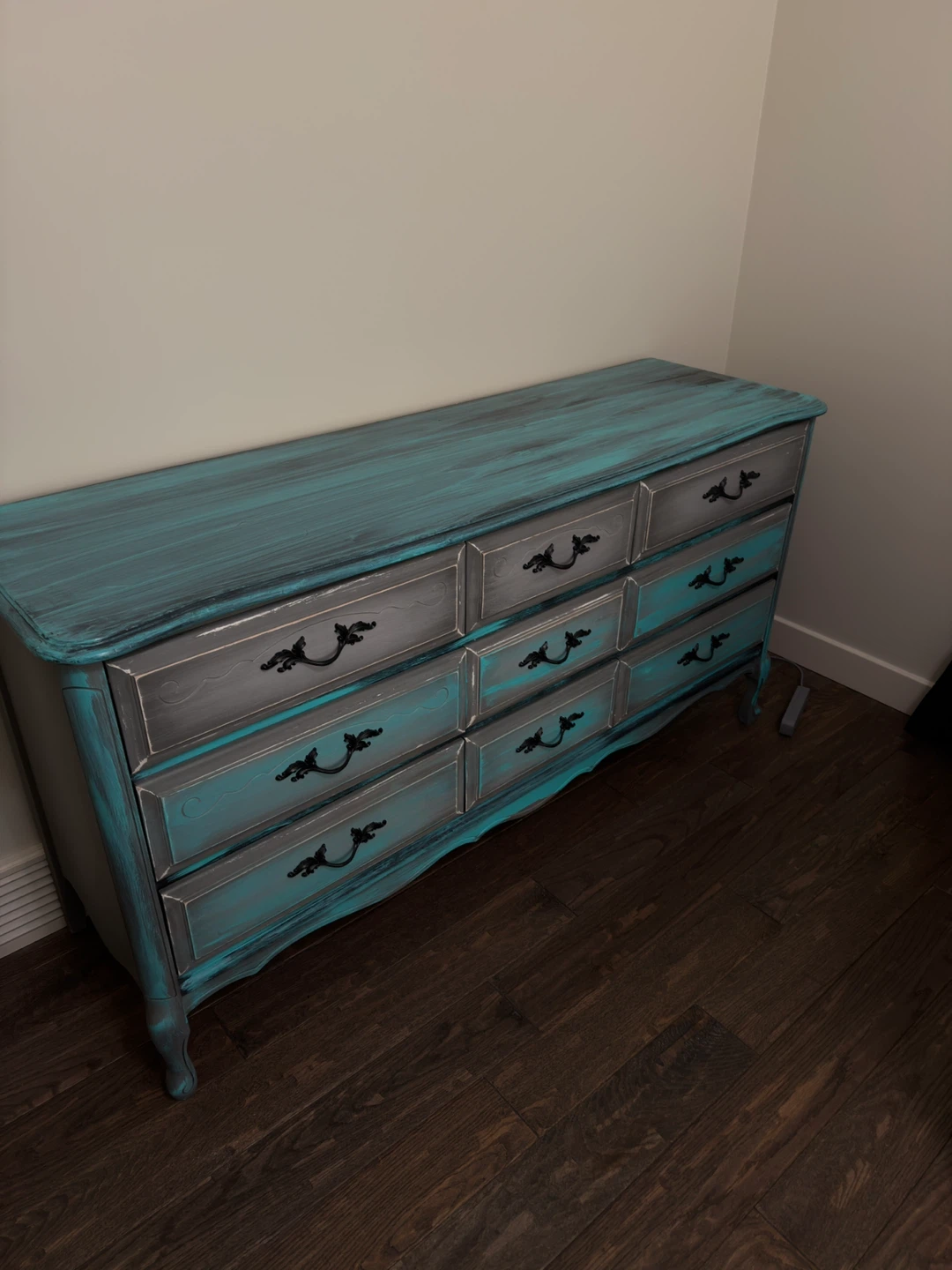 Baronet Dresser with 9 Drawers - photo 2