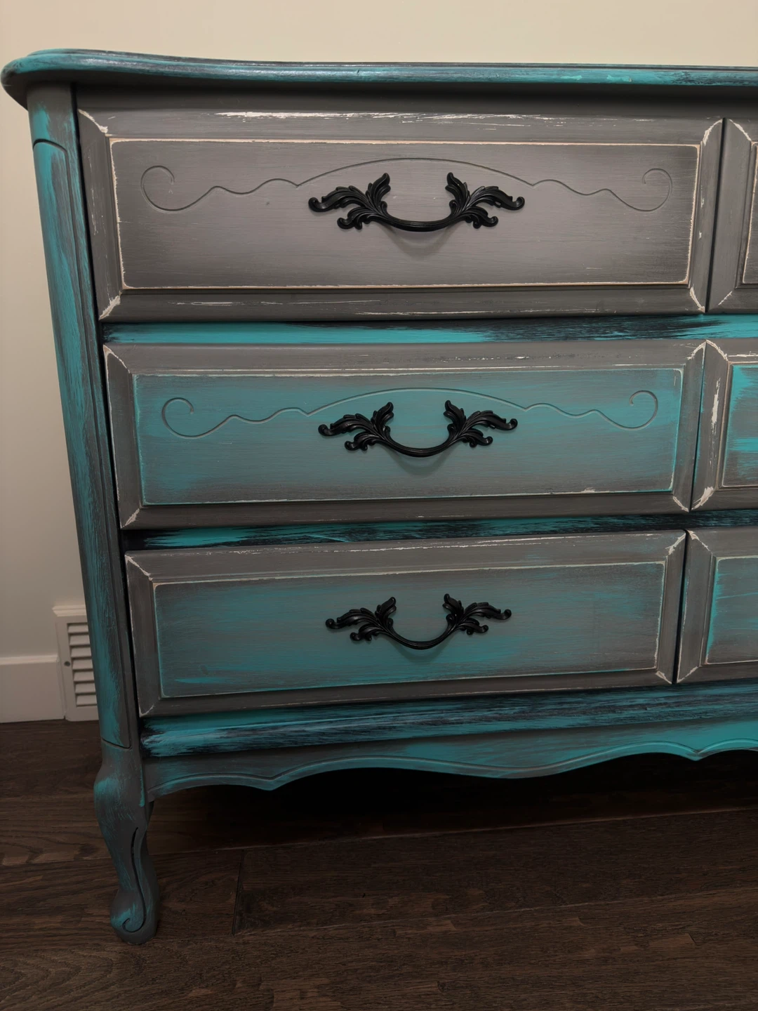 Baronet Dresser with 9 Drawers - photo 3
