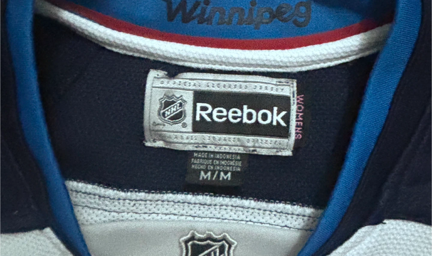 Reebok Winnipeg Jets NHL Jersey (women’s medium) - photo 5