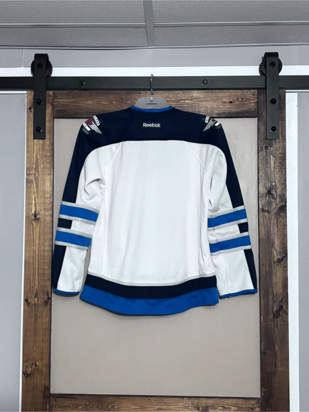 Reebok Winnipeg Jets NHL Jersey (women’s medium) - photo 4