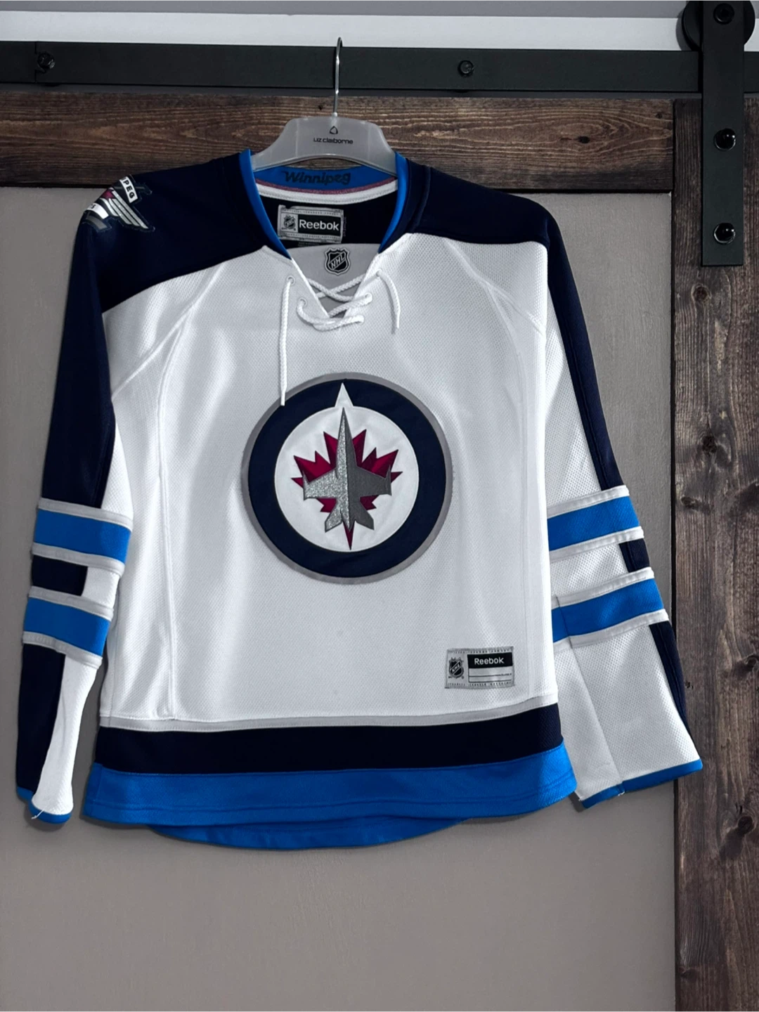 Reebok Winnipeg Jets NHL Jersey (women’s medium)