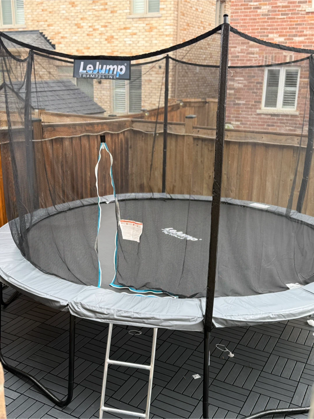 Le Jump Trampoline with Safety Net