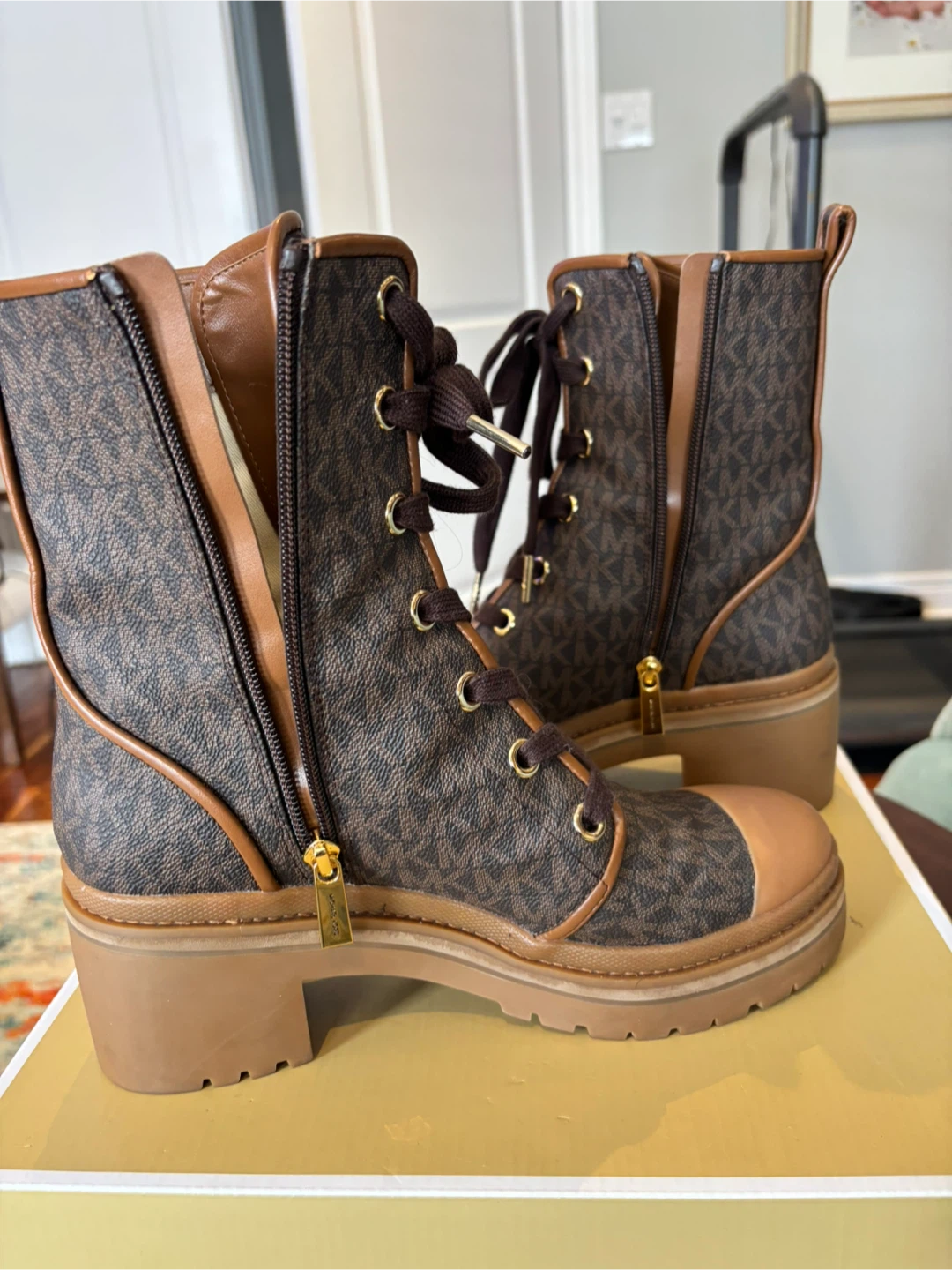 Michael Kors Corey Bootie Size 8 Like New - photo 4