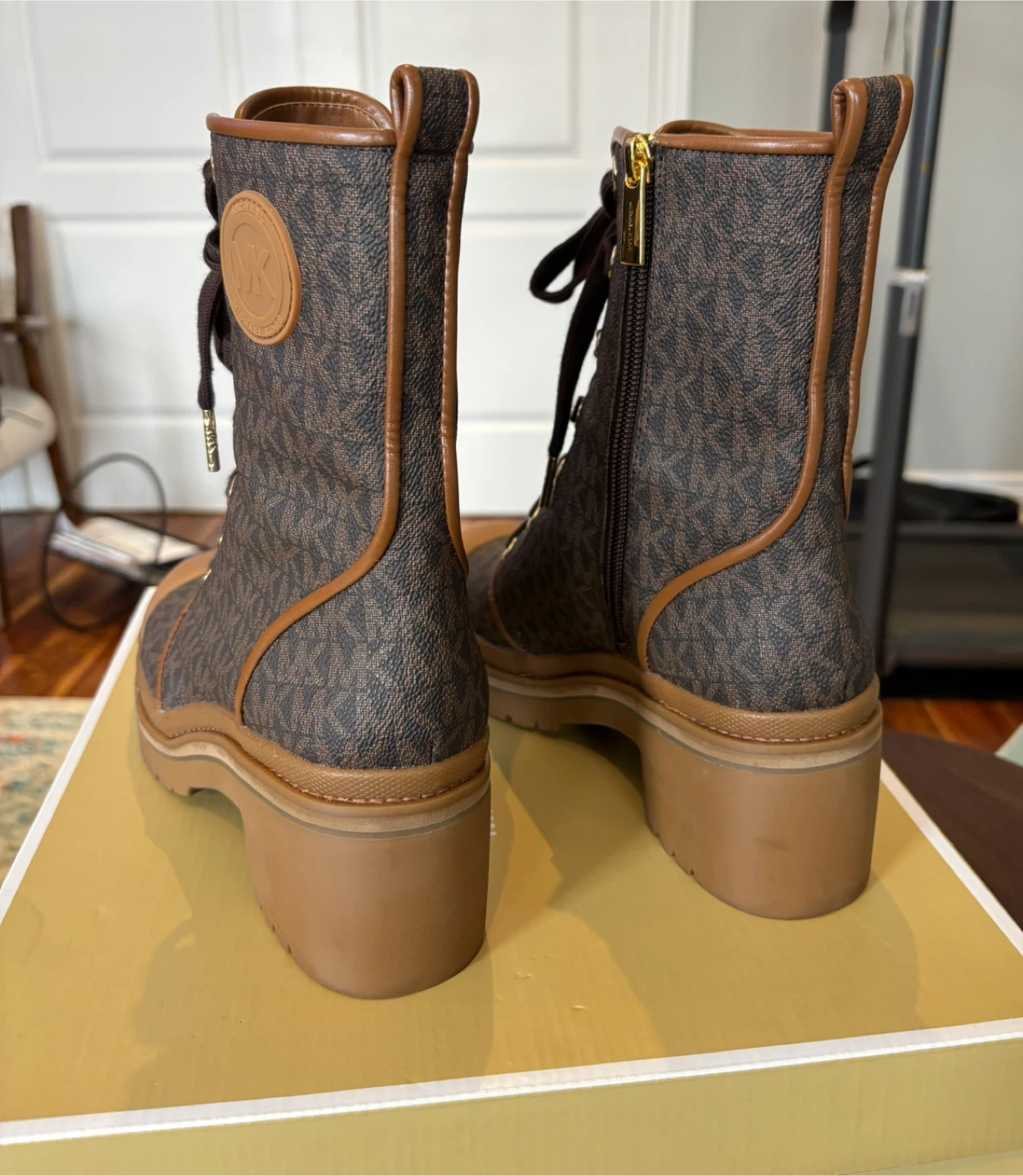 Michael Kors Corey Bootie Size 8 Like New - photo 2