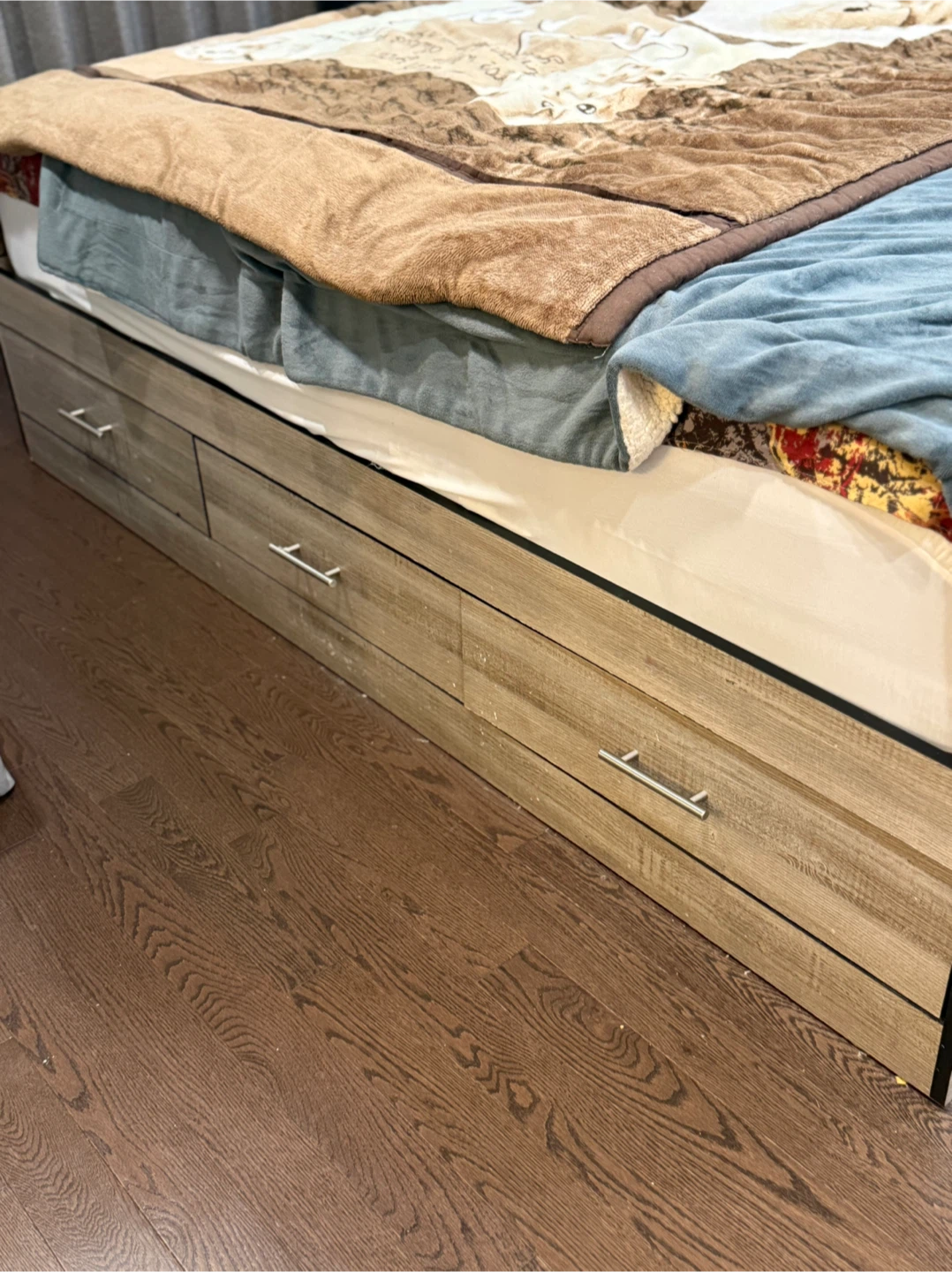 King size bed with storage - photo 2