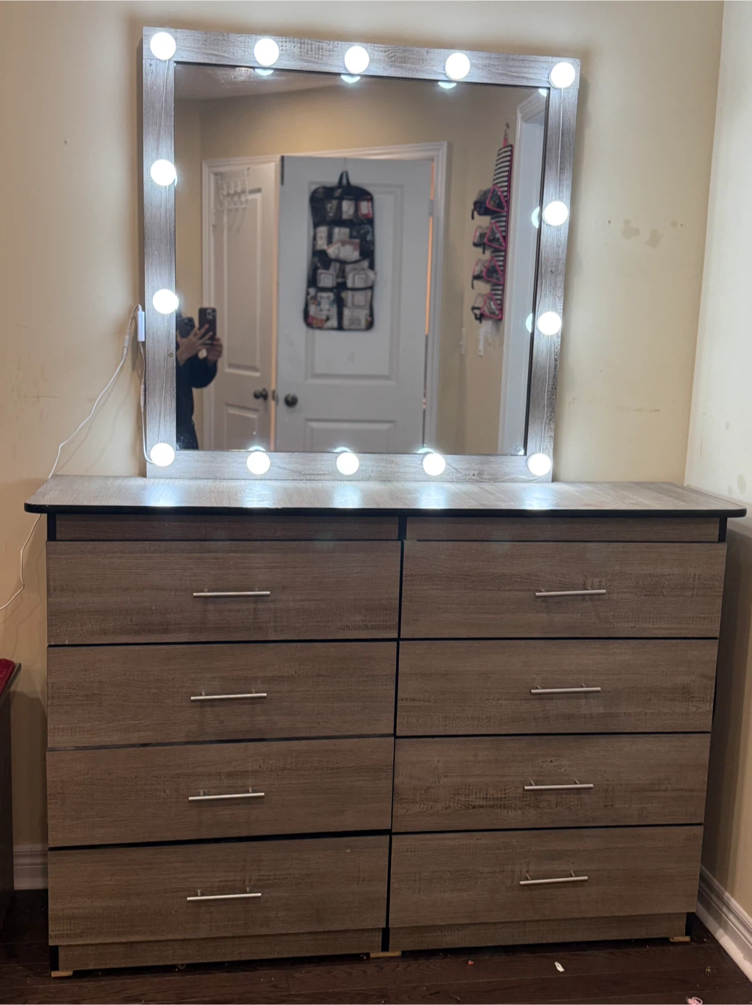 Lighted Vanity Mirror with 8-Drawer Dresser