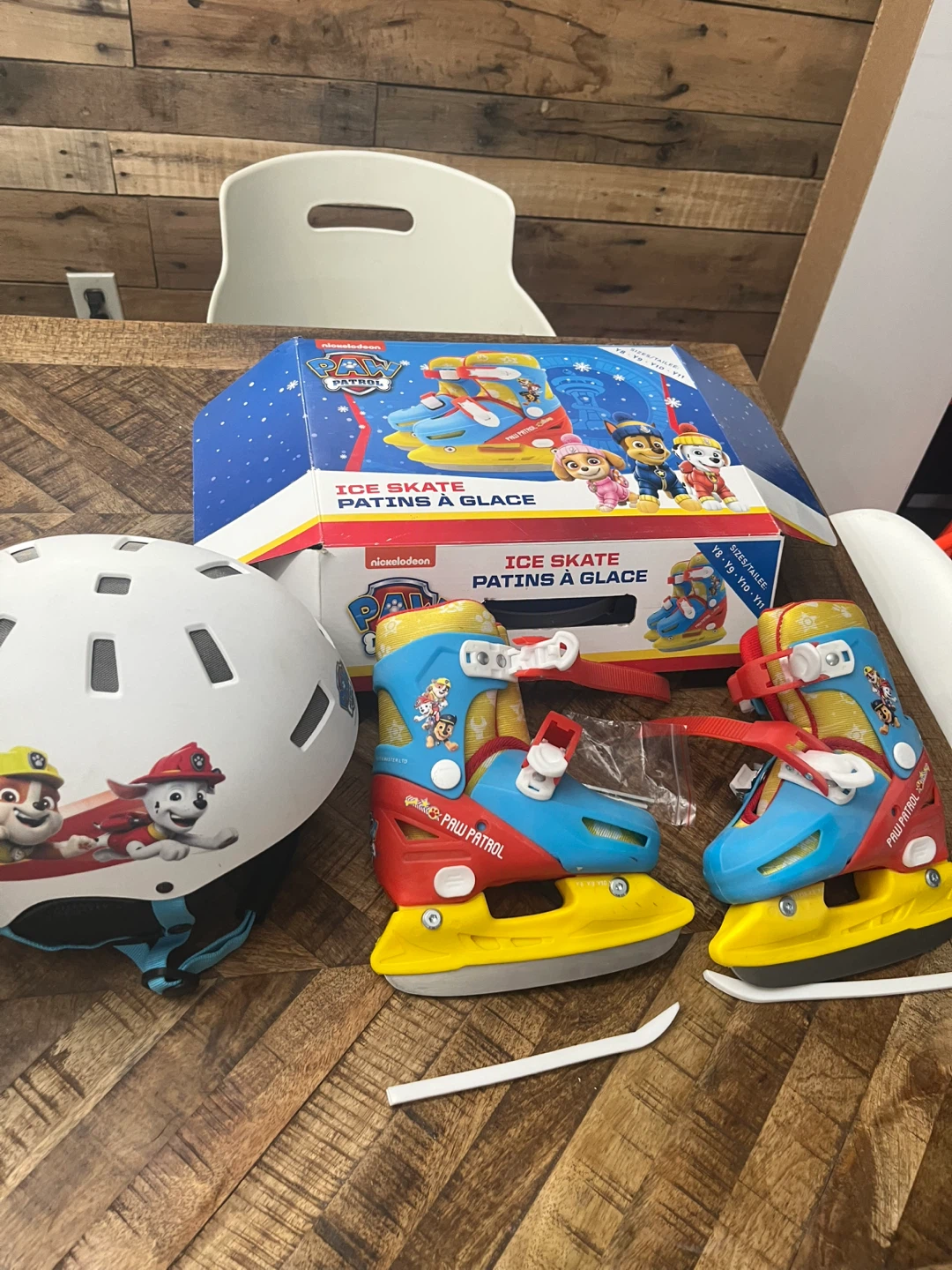 Nickelodeon Paw Patrol Ice Skates and Helmet Set