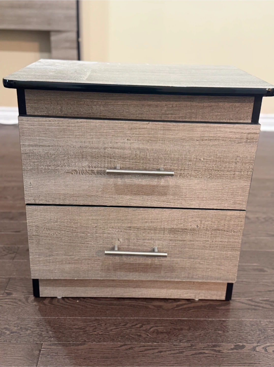 King bed + 8 drawer dresser + 2 nightstands - photo 2
