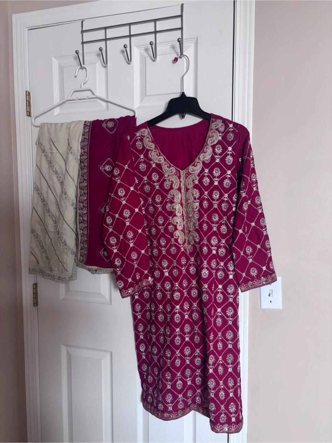 Embroidered Kurti with Dupatta and Pants - photo 2