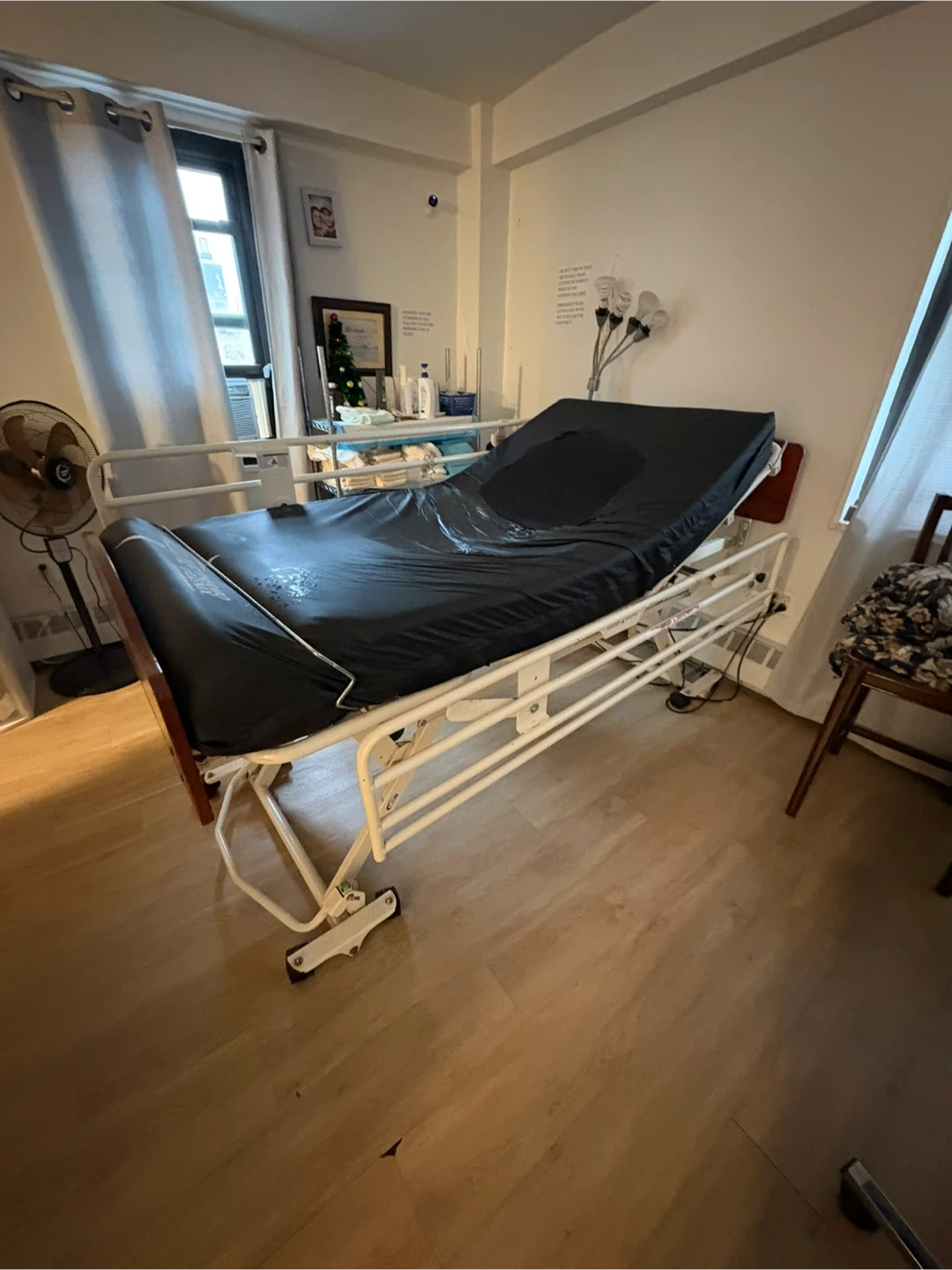 Adjustable Hospital Bed - photo 4
