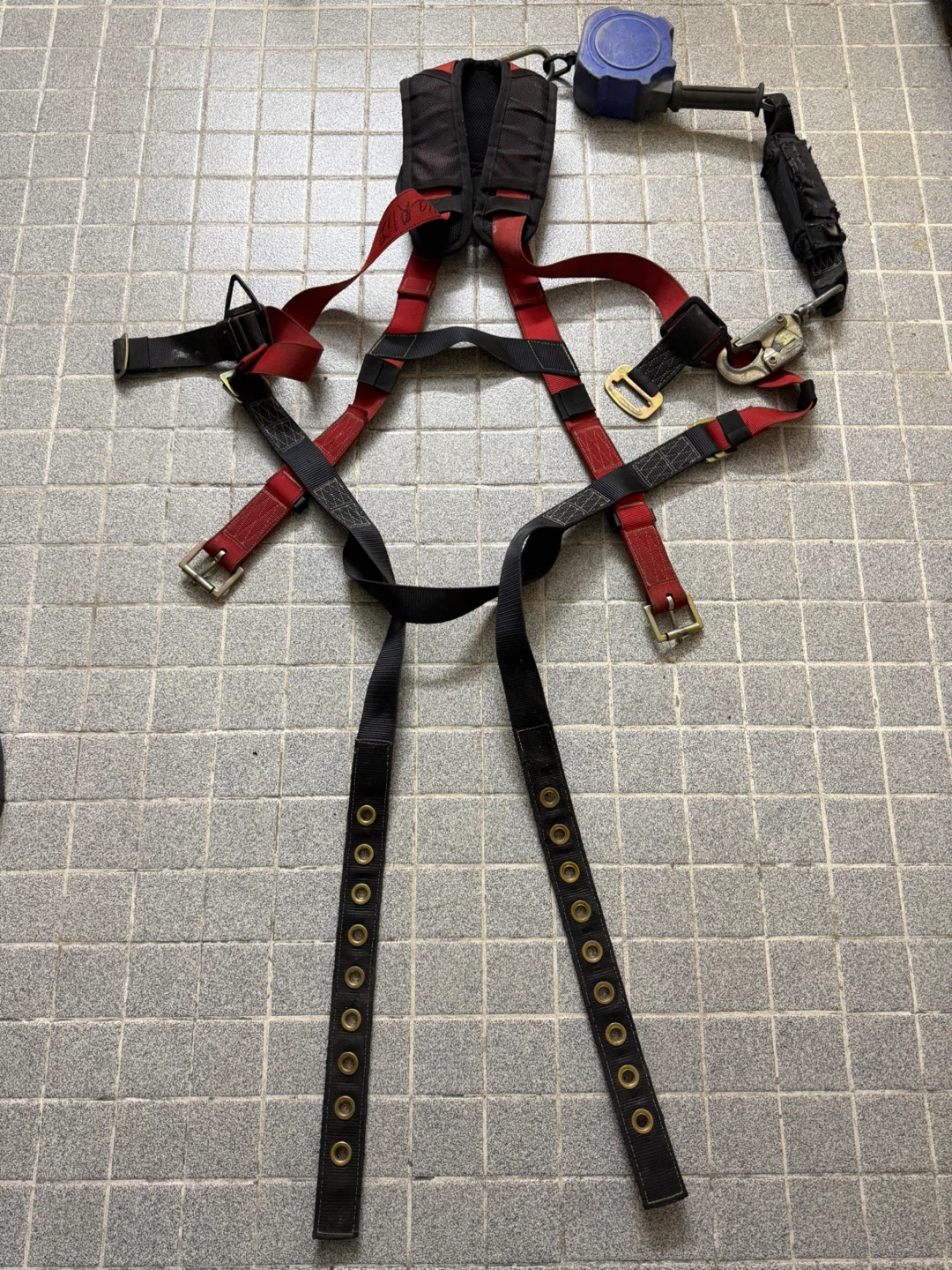Full Body Safety Harness Fall Protection with Lanyard - photo 2