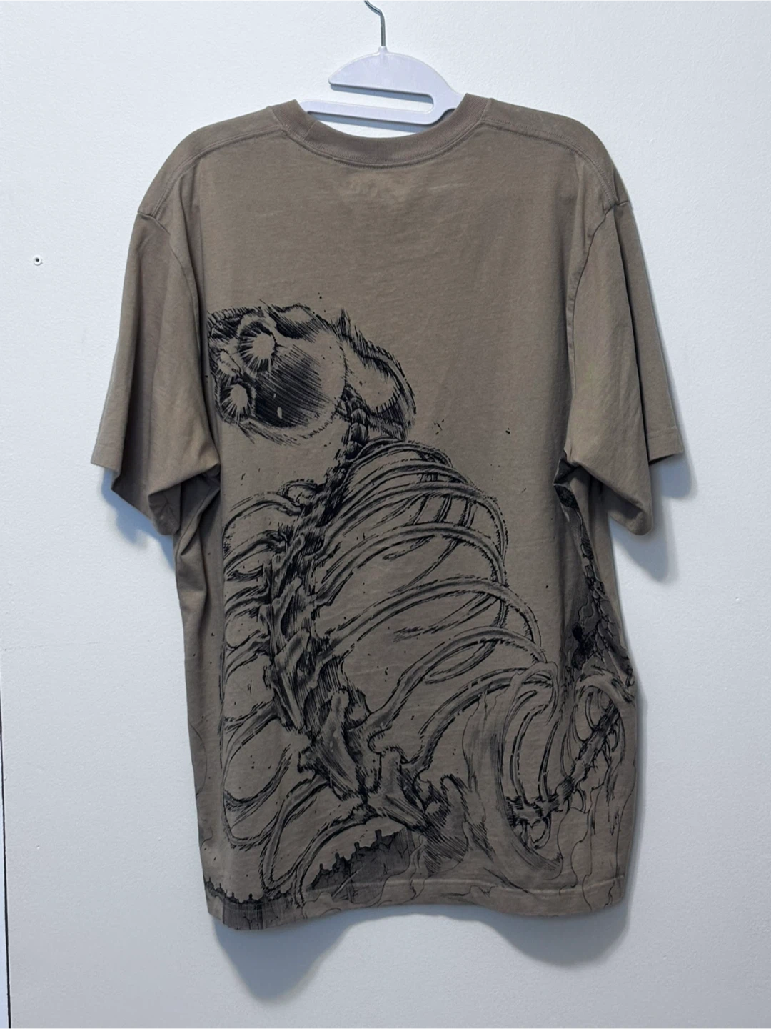 Attack on Titan Graphic T-Shirt (men’s large) - photo 3