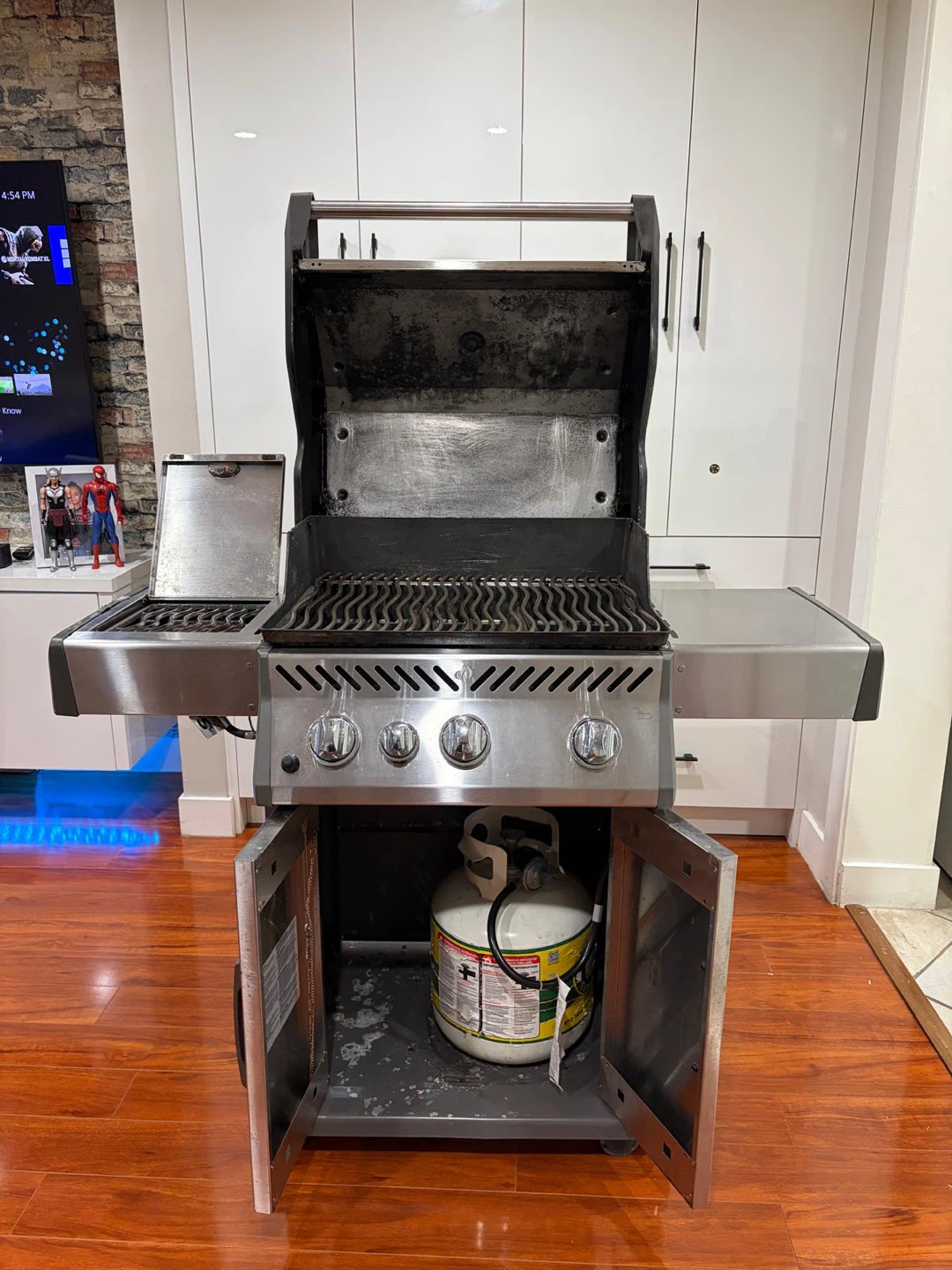 Napoleon Propane Grill (FREE DELIVERY) - photo 2