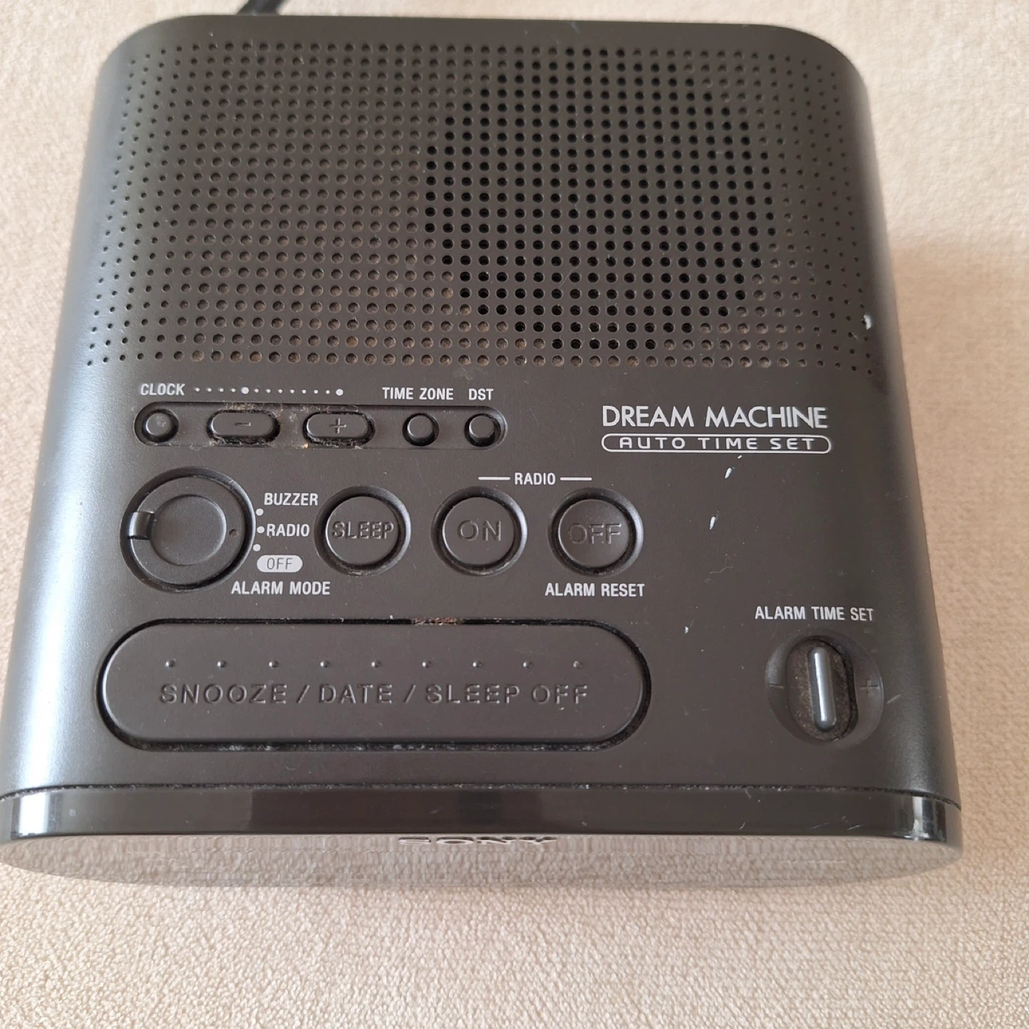 Sony Dream Machine FM/AM Clock Radio ICF-C218 - photo 2