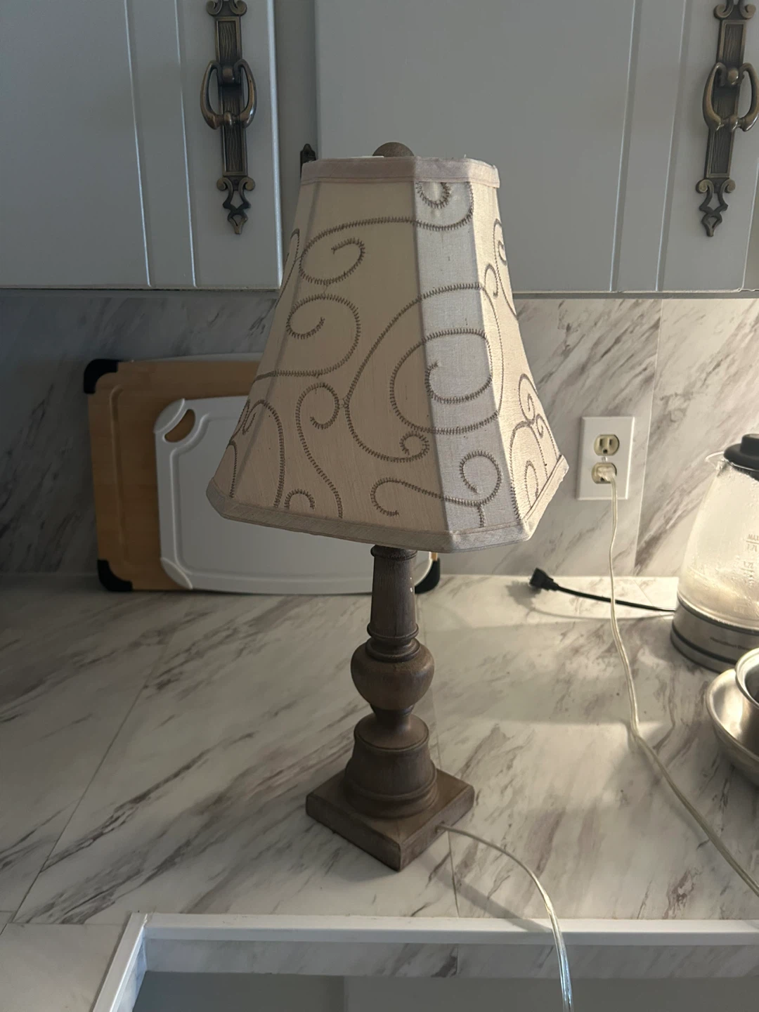Decorative Table Lamp with Ornate Shade - photo 2