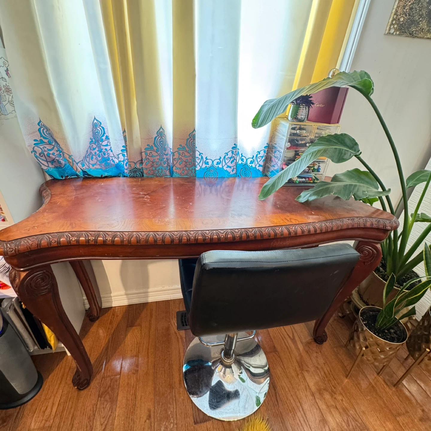 Ornate Wooden Console Table with Carved Legs - photo 3