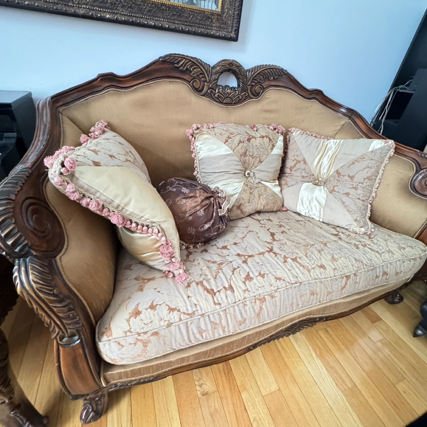 Vintage Ornate Sofa with Accent Pillows - photo 3