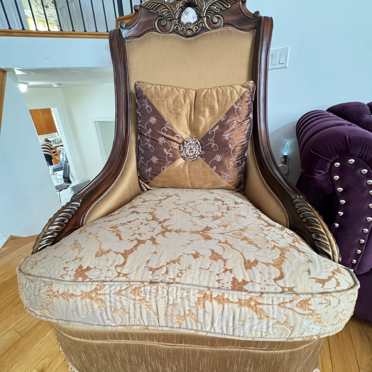 Vintage Ornate Sofa with Accent Pillows - photo 4