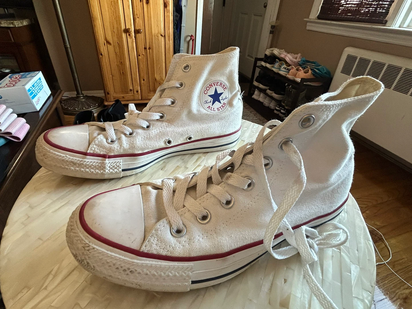 White Converse/Chuck Taylor/All Stars/Size 8 Women/Men 6 - photo 2