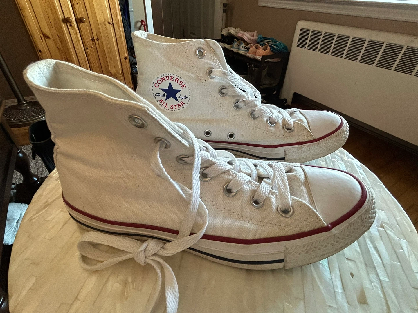White Converse/Chuck Taylor/All Stars/Size 8 Women/Men 6