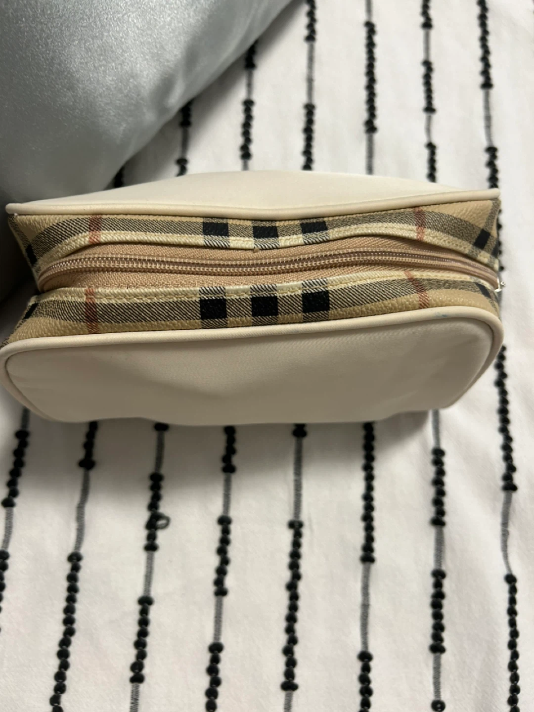 Burberry Cosmetic Bag - photo 3