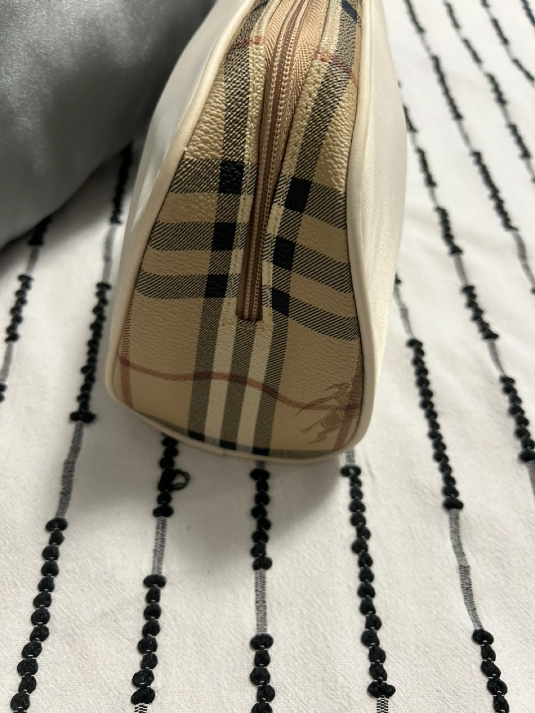 Burberry Cosmetic Bag - photo 4