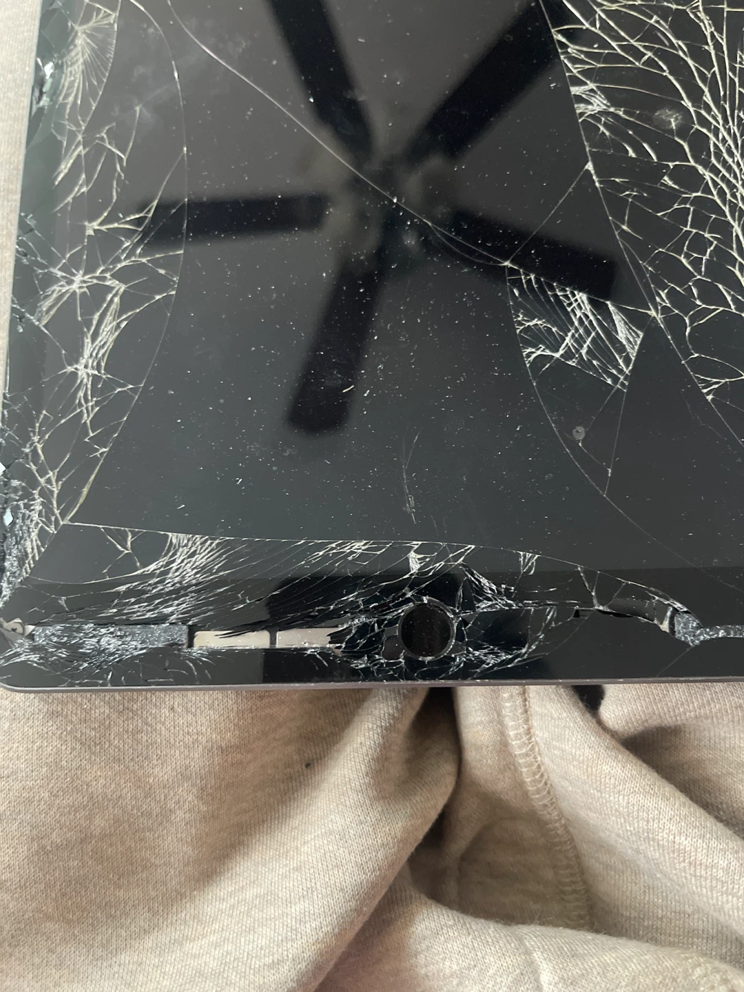 Apple iPad (Damaged Screen) - photo 5