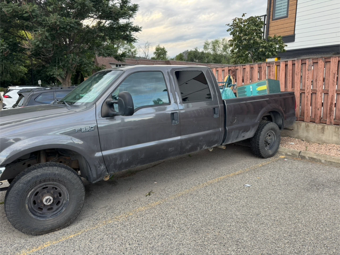 Ford F-350 Super Duty Crew Cab Pickup Truck