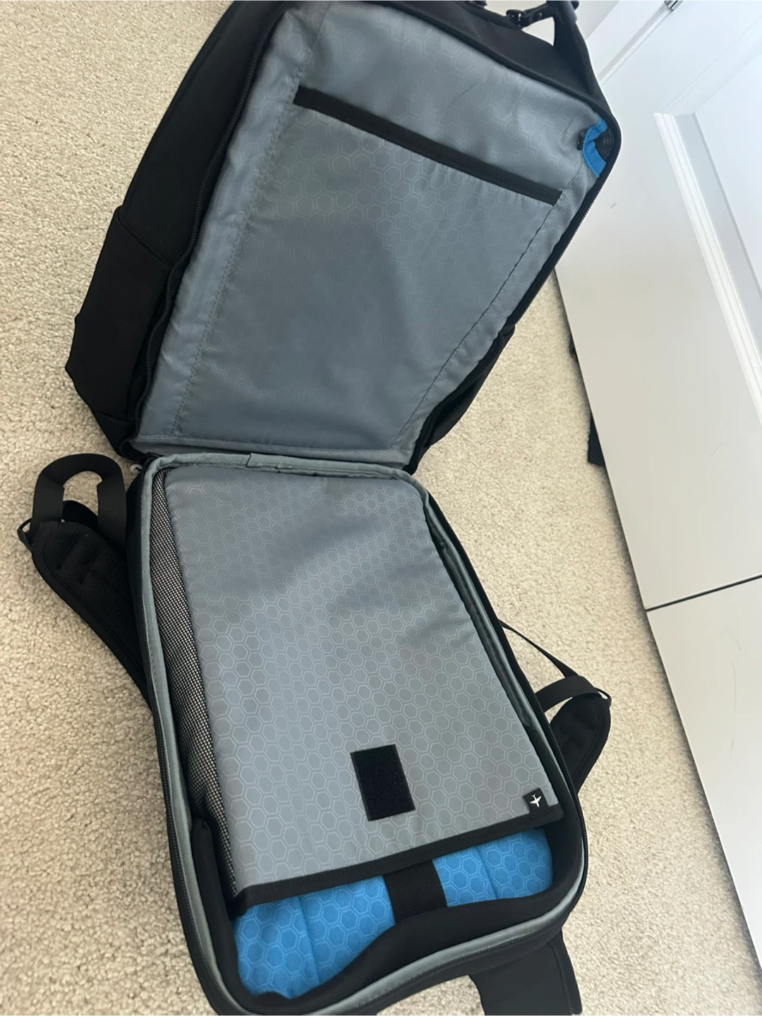 Travel laptop backpack - photo 2