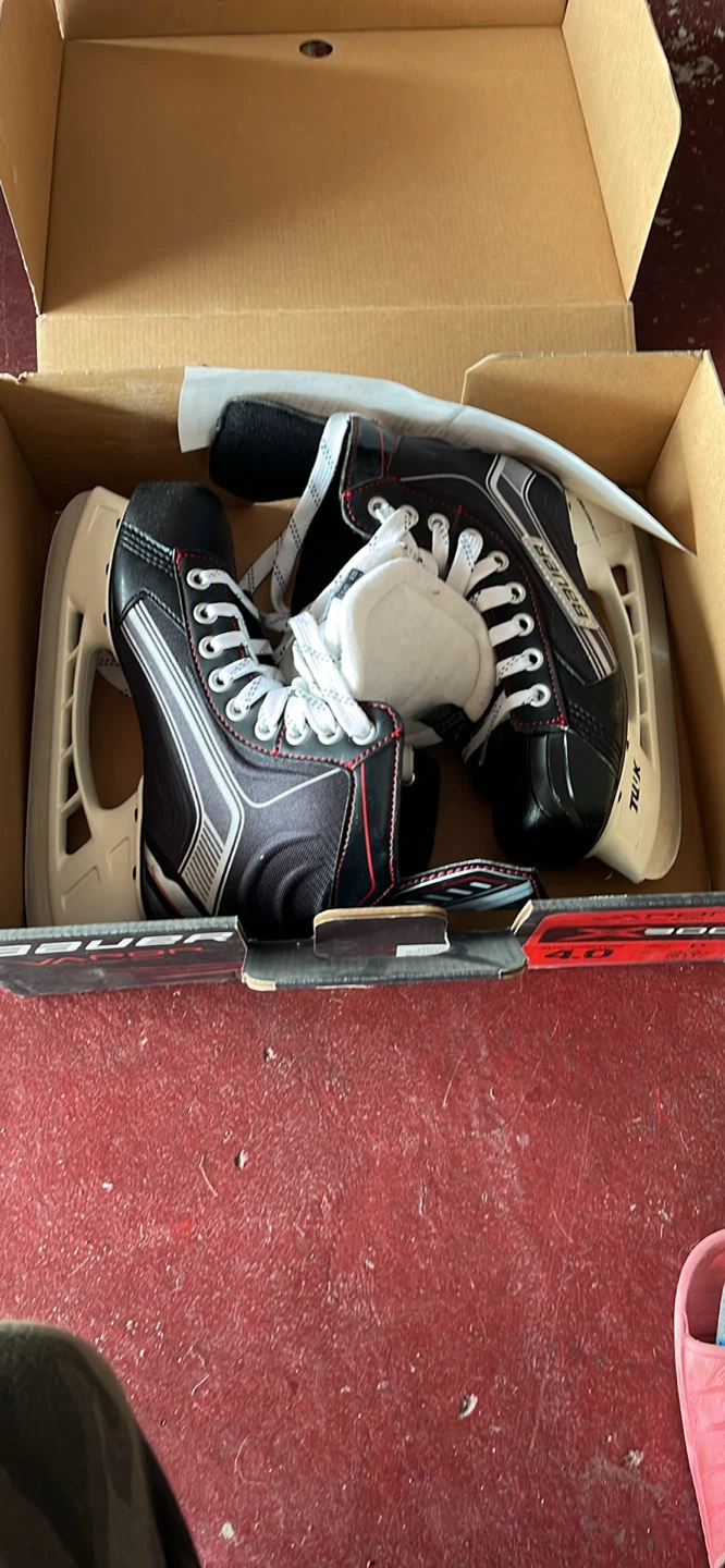 brand new size 3, Bauer Supreme  Youth Hockey Skates - Size 24