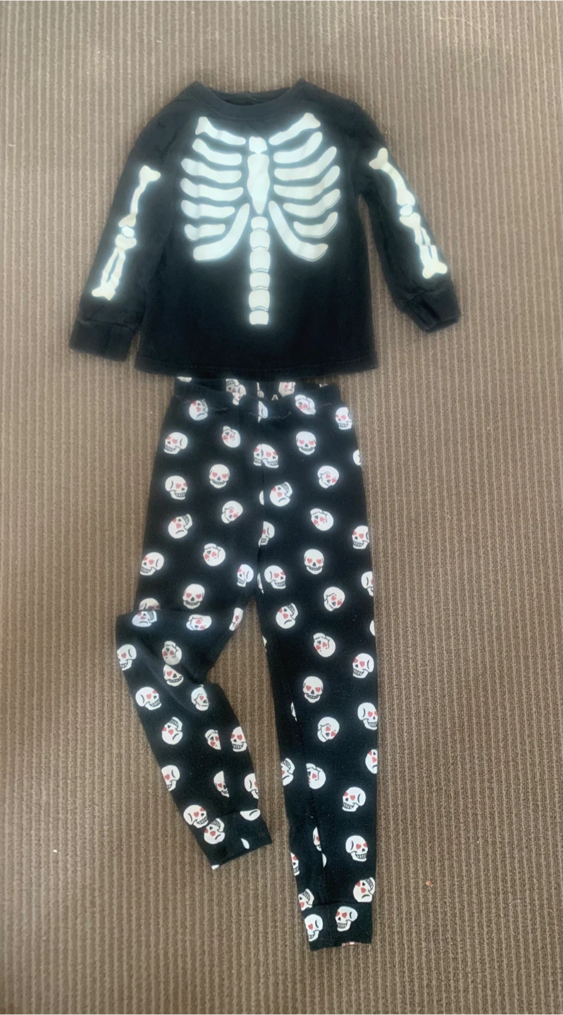 Kids’ clothing bundle size 4 - photo 2