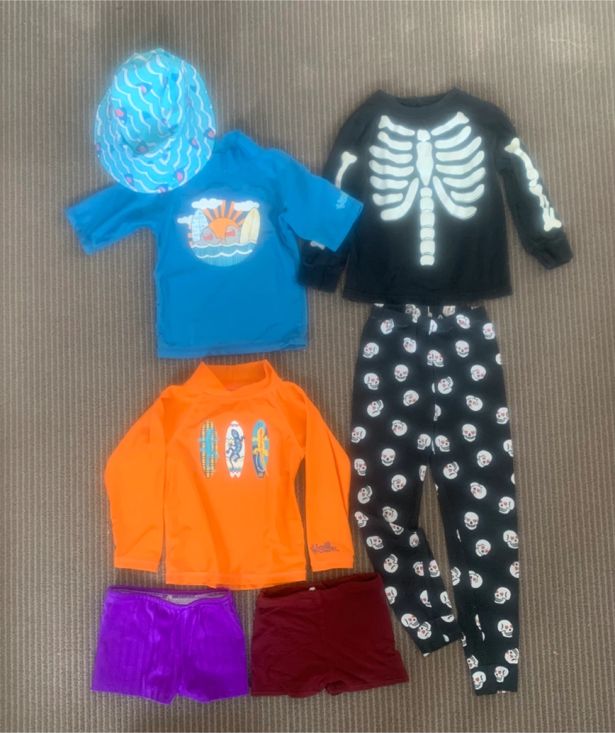 Kids’ clothing bundle size 4