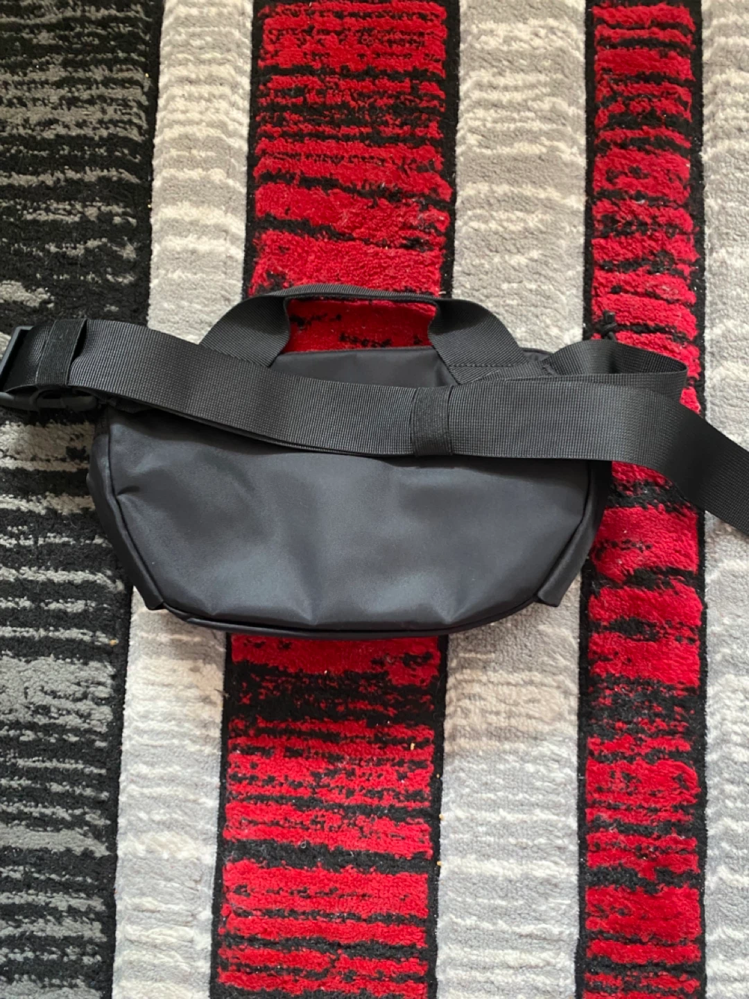 Lululemon Everywhere Belt Bag Black - photo 4