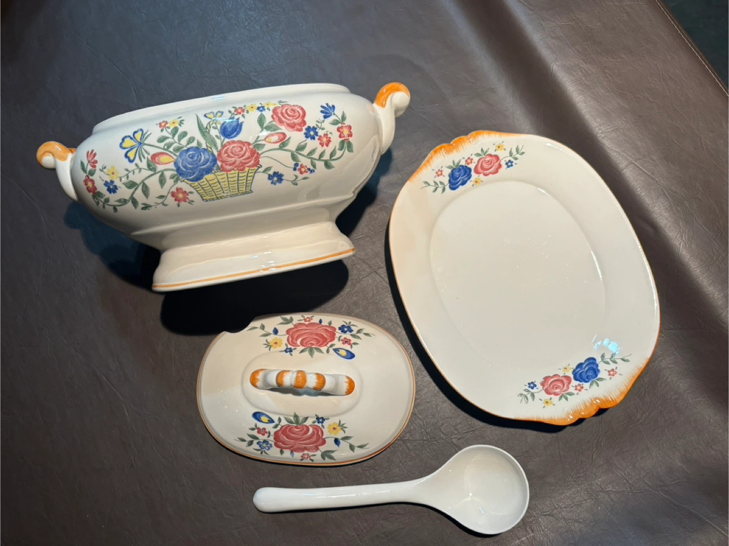 Vintage Ceramic Floral 2.5Q Soup Tureen with Ladle & Platter - photo 4